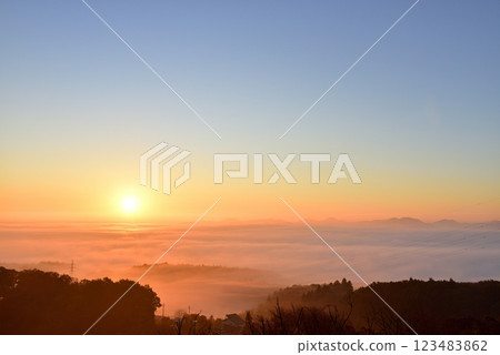 A sea of clouds spreading across the Hitachi Plateau from Sannozan Observatory (tower) 123483862