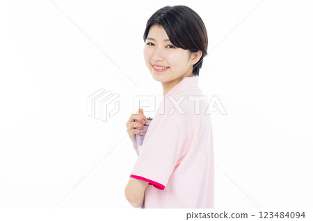 微笑護理人員給予指示 123484094