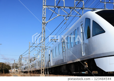 下行特快列車Spacia X 123484544