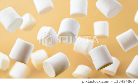 大量棉花糖掉落,黃色背景 大量棉花糖掉落,黃色背景 123484867