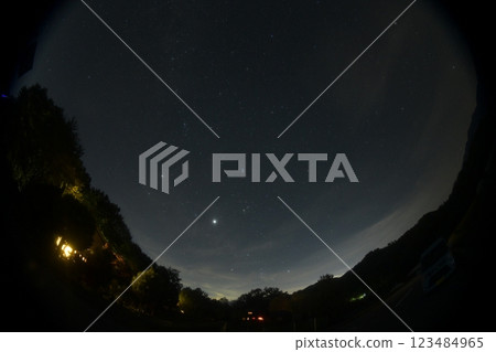 在北斗市白州町十一月清晨的天空中,冬日星光宣告冬季的到來 在北斗市白州町十一月清晨的天空中,冬日星光宣告冬季的到來 123484965