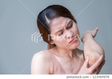 Asian woman having elbow pain. 123484976