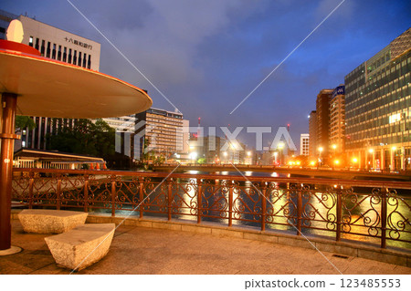 Night view of Fukuhaku Deai Bridge and Hakata (Fukuoka City, Fukuoka Prefecture) 123485553