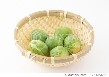 Brussels sprouts in a bamboo basket Brussels sprouts in a bamboo basket 123485693