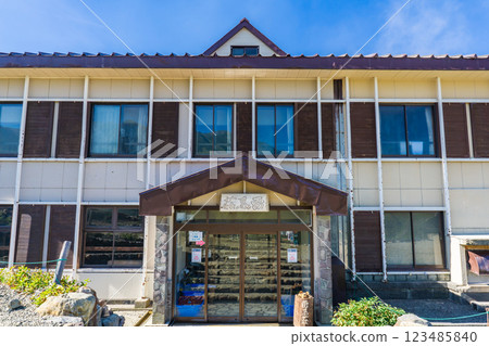 Raichoso (mountain hut) day trip hot spring (viewing bath) climbing Mount Tsurugi in the Northern Alps 123485840