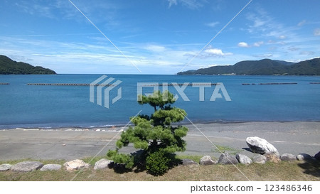 從坂尻海灘眺望若狹灣 從坂尻海灘眺望若狹灣 123486346