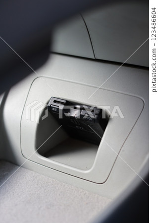 car, vehicle, autocar 123486604