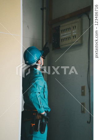 Electrical worker Electrical worker 123486716