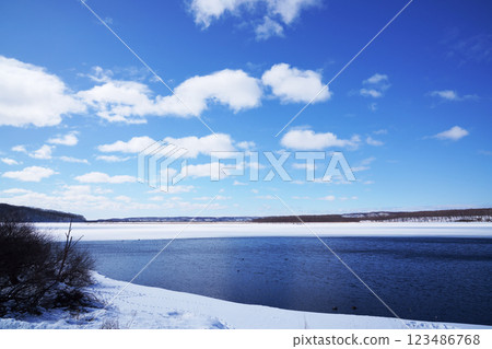 北海道冬季的塘路湖 北海道冬季的塘路湖 123486768