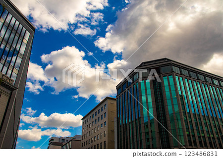 [Kyoto scenery] Sky and buildings on Karasuma Street 123486831
