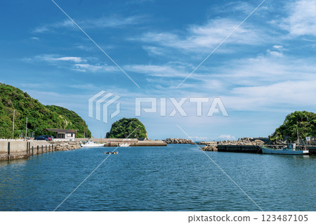 A quiet fishing port in Miura City, Miyagawa Port Scenery A tranquil port town A quiet fishing port in Miura City, Miyagawa Port Scenery A tranquil port town 123487105