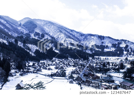 Shirakawa-go covered in snow 123487647