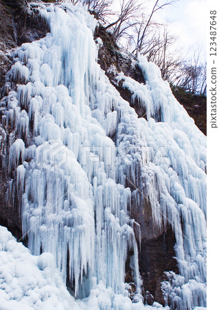 Ice bomb 123487648