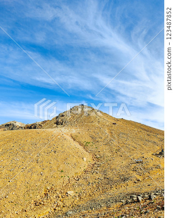 Climbing Mt. Ontake in summer: Otaki summit to Kengamine (Hachō-dārumi) 123487852