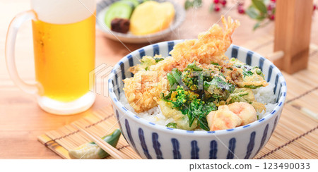 Taste of Spring: Rapeseed Blossoms and Shrimp Tempura Bowl 123490033