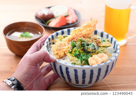 春天的味道:油菜花和炸蝦天婦羅蓋飯 春天的味道:油菜花和炸蝦天婦羅蓋飯 123490045