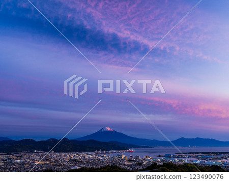 Sunrise sky and Mt. Fuji as seen from Nihon-daira 123490076