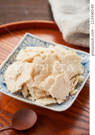 Sake lees - a traditional Japanese fermented food and healthy ingredient Sake lees - a traditional Japanese fermented food and healthy ingredient 123490540