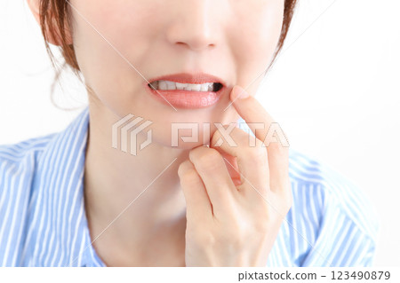 Toothache, tooth decay 123490879