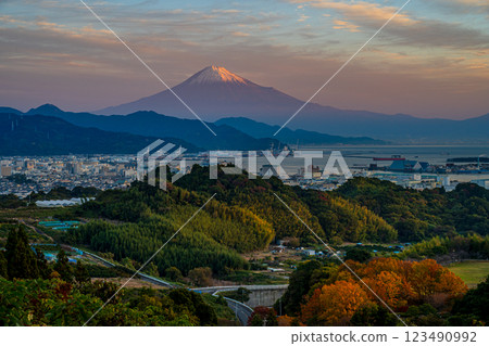 Autumn foliage and Mt. Fuji seen from Nihon-daira Autumn foliage and Mt. Fuji seen from Nihon-daira 123490992