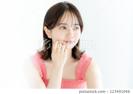 年輕女子的美麗形象 123491048