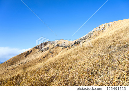 Mt. Kishima - Winter scenery of Aso 123491513