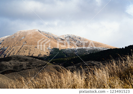 Mt. Kishima - Winter scenery of Aso 123491523