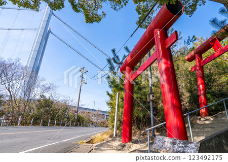 初春的祕境稻荷神社:岡山縣倉敷市參道與朱紅色鳥居3號 初春的祕境稻荷神社:岡山縣倉敷市參道與朱紅色鳥居3號 123492175
