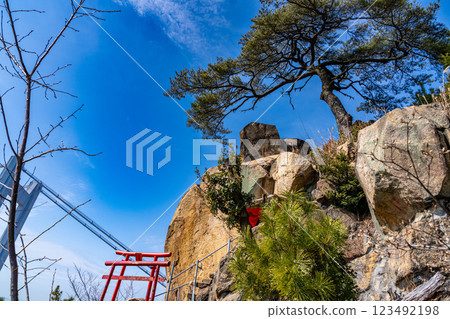 初春的祕境:稻荷神社奧宮、鷲羽山孤松、瀨戶大橋 8.岡山縣倉敷市 初春的祕境:稻荷神社奧宮、鷲羽山孤松、瀨戶大橋 8.岡山縣倉敷市 123492198