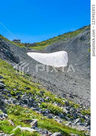 View of Betsuyama Norikoshi and remaining snow from the hiking trail to Tsurugisawa. Climbing Mount Tsurugi in the Northern Alps 123492855