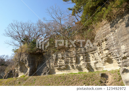 The important bank of Osaruhata is the site of a former stone quarry / Zushi The important bank of Osaruhata is the site of a former stone quarry / Zushi 123492972