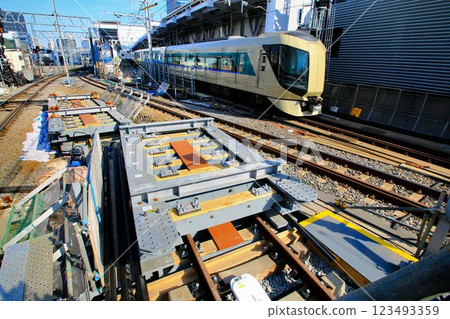 東武特急【Liberty】500系列列車駛往即將高架化的“東京晴空塔站” 東武特急【Liberty】500系列列車駛往即將高架化的“東京晴空塔站” 123493359