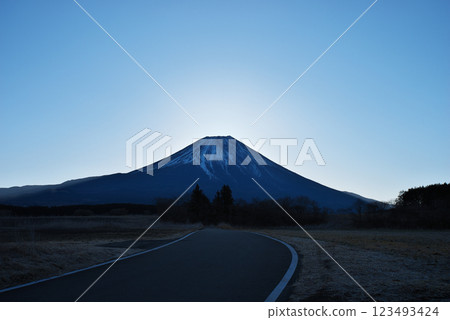 A series of beautiful photos of Diamond Fuji seen from Asagiri Plateau (1/8) 123493424