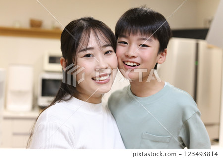 Smile parent and child 123493814