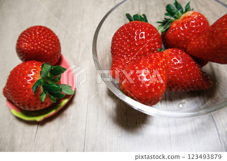 Delicious strawberries from Tochigi 123493879