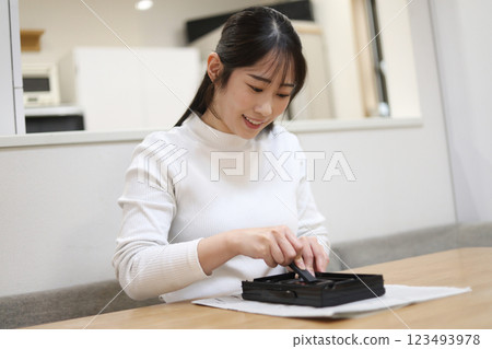 Woman polishing ink 123493978