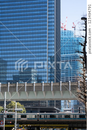 大手町的鐵路和摩天大樓 123494791