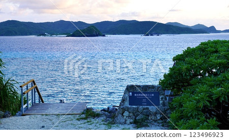 Akajima Island in the evening as seen from the sea of the Kerama Islands, Okinawa Prefecture Akajima Island in the evening as seen from the sea of the Kerama Islands, Okinawa Prefecture 123496923