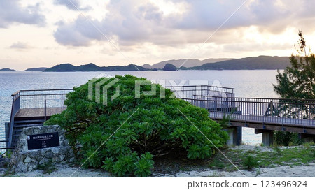 Akajima Island in the evening as seen from the sea of the Kerama Islands, Okinawa Prefecture Akajima Island in the evening as seen from the sea of the Kerama Islands, Okinawa Prefecture 123496924