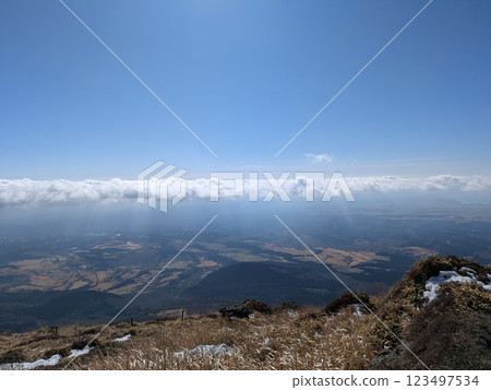 Mysterious clouds seen from the mountains 123497534