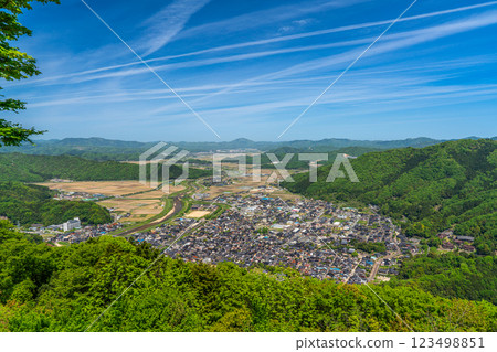 [續日本百座城堡] 初夏從有子山城望去的出石街 3 兵庫縣豐岡市出石町 123498851