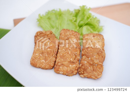 tempe goreng fried tempeh indonesian vegetarian food 123499724
