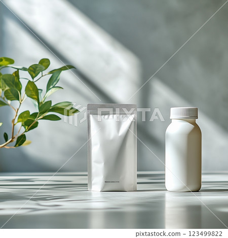 普通的蛋白質袋和簡單的背景 123499822