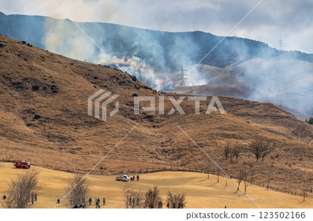 閃耀春光的觀光休憩勝地:近距離觀賞阿蘇(俵山)火燒場 閃耀春光的觀光休憩勝地:近距離觀賞阿蘇(俵山)火燒場 123502166