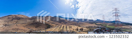 (Panorama) A tourist and recreational spot that shines with the spring scenery: A close-up view of the burning fields in Aso (Tawarayama) (Panorama) A tourist and recreational spot that shines with the spring scenery: A close-up view of the burning fields in Aso (Tawarayama) 123502332