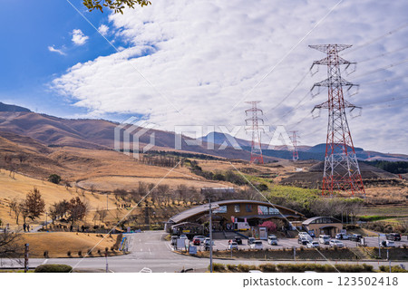 (Moenosato) A sightseeing and recreational spot that shines with the spring scenery: the burning of fields in Aso (Tawarayama) (Moenosato) A sightseeing and recreational spot that shines with the spring scenery: the burning of fields in Aso (Tawarayama) 123502418