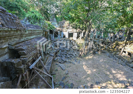 沉睡在叢林中的神秘寺廟－柬埔寨吳哥窟崩密列 123504227