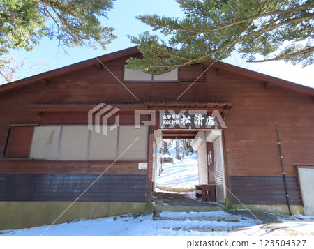 Sanjogatake in the depths of winter (a temple lodge on the mountain trail covered in snow) Sanjogatake in the depths of winter (a temple lodge on the mountain trail covered in snow) 123504327