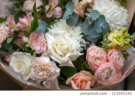 Delicate composition of white and pink roses in a basket Delicate composition of white and pink roses in a basket 123505245