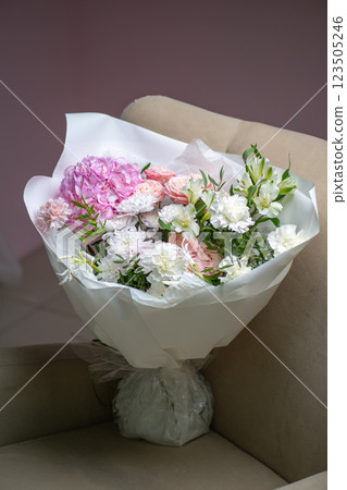 Delicate composition of white and pink roses in a basket Delicate composition of white and pink roses in a basket 123505246